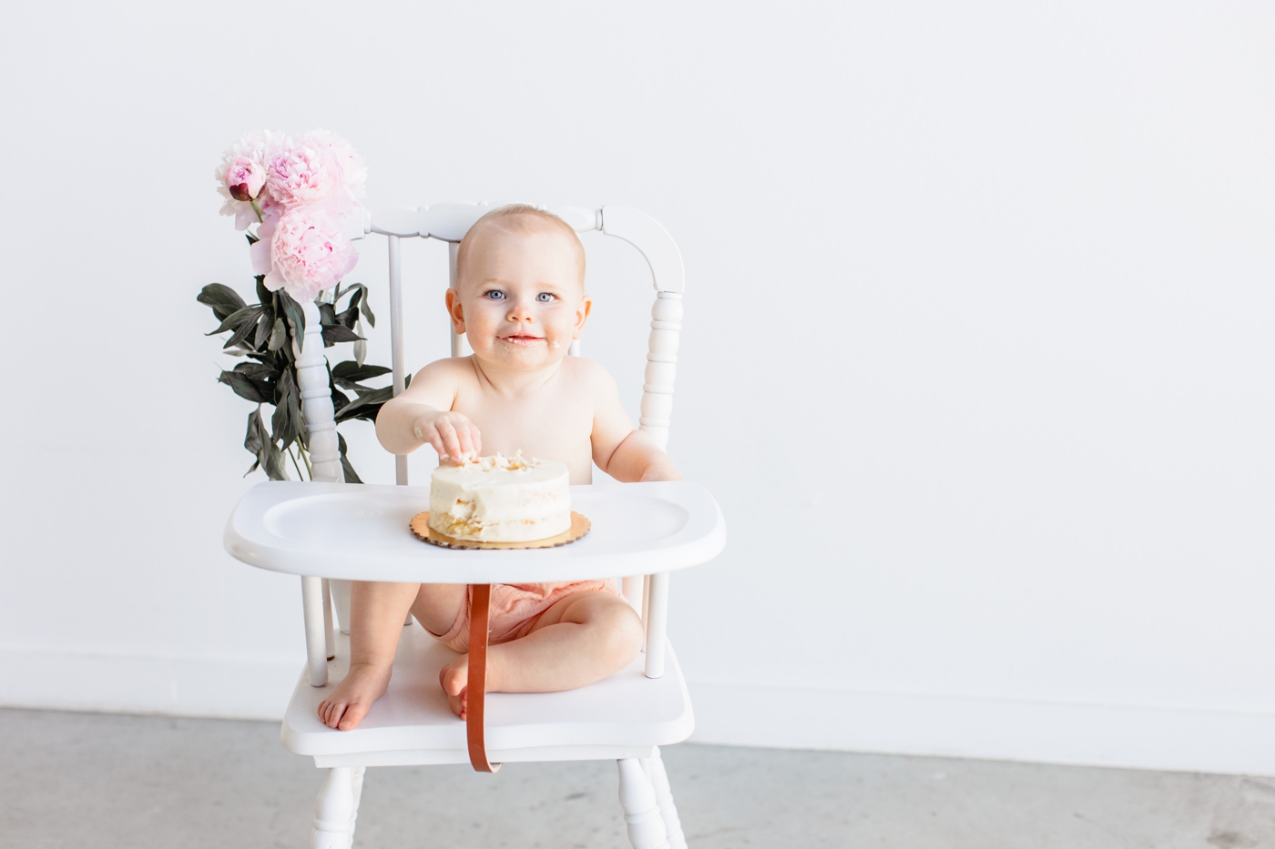 Smiling baby during cake smash session. Photo by Sana Ahmed Photography.