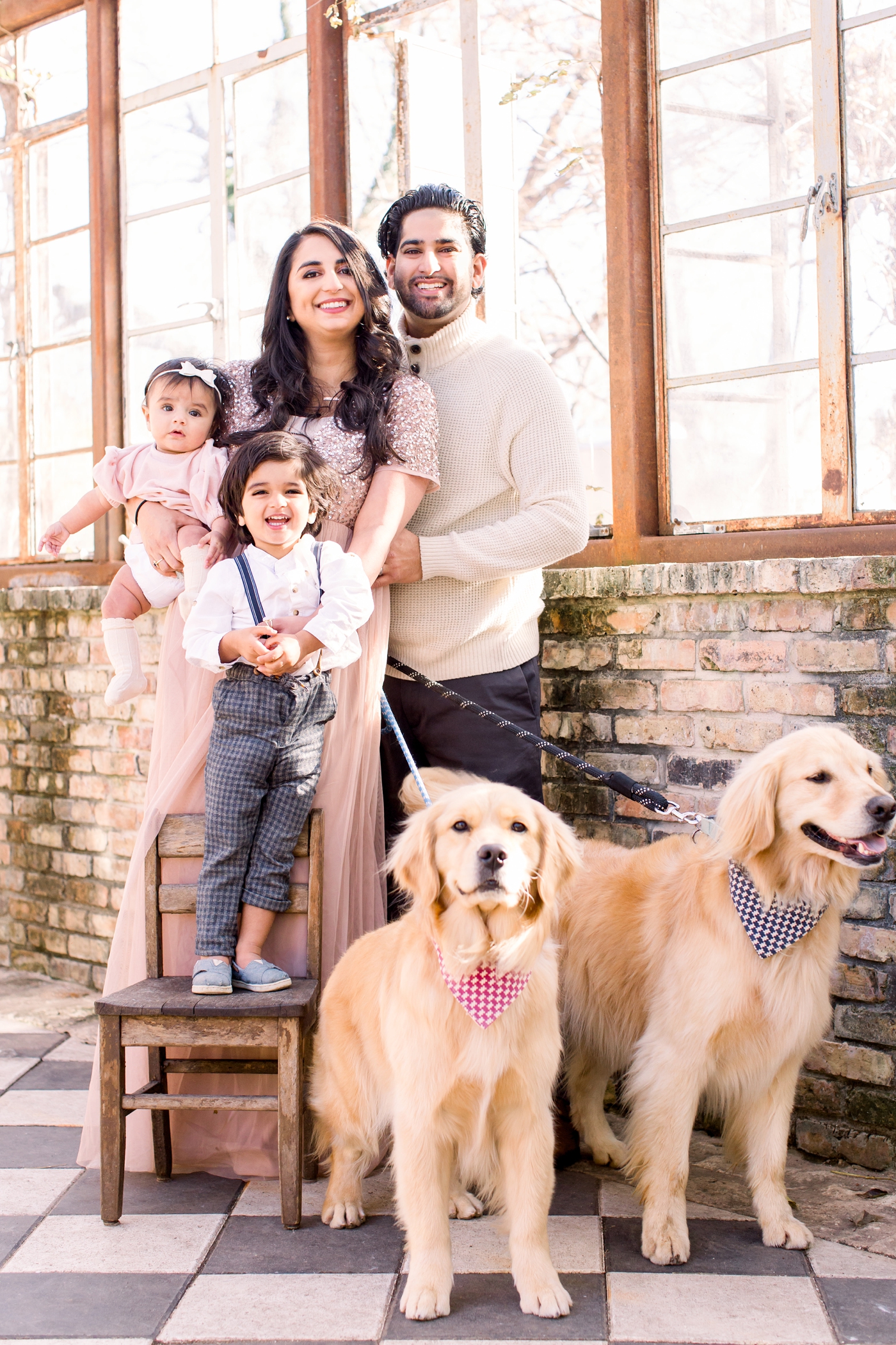 Family photos with two dogs by Sana Ahmed Photography.