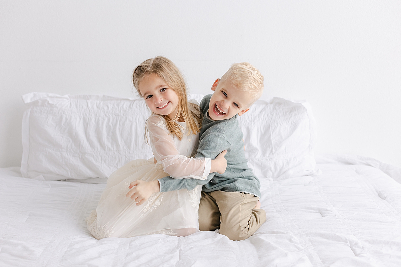 Toddler brother and sister giggling and laughing | Photo by Sana Ahmed Photography