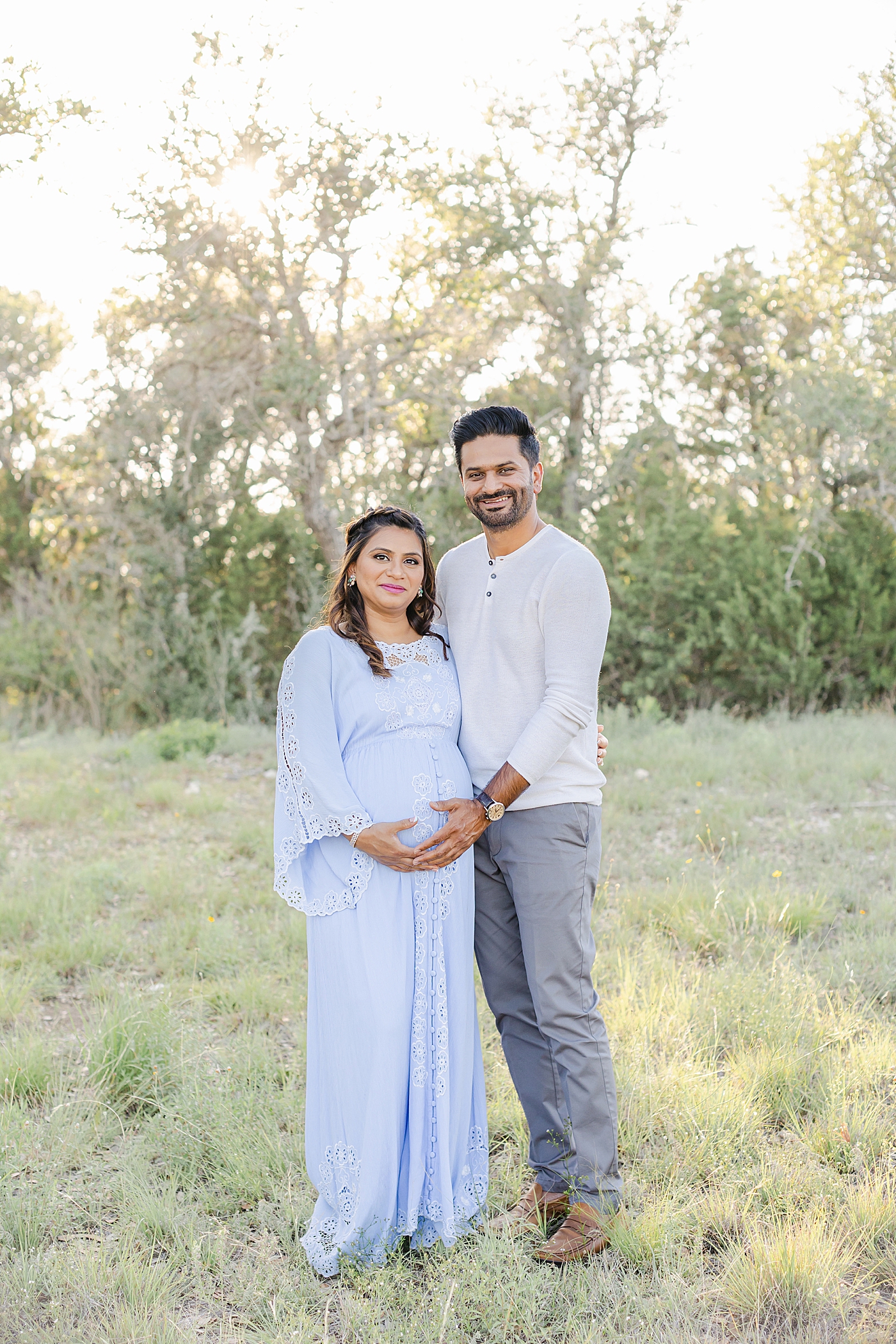 Mom and dad snuggling during their Outdoor Maternity Session in Austin | Photo by Sana Ahmed Photography