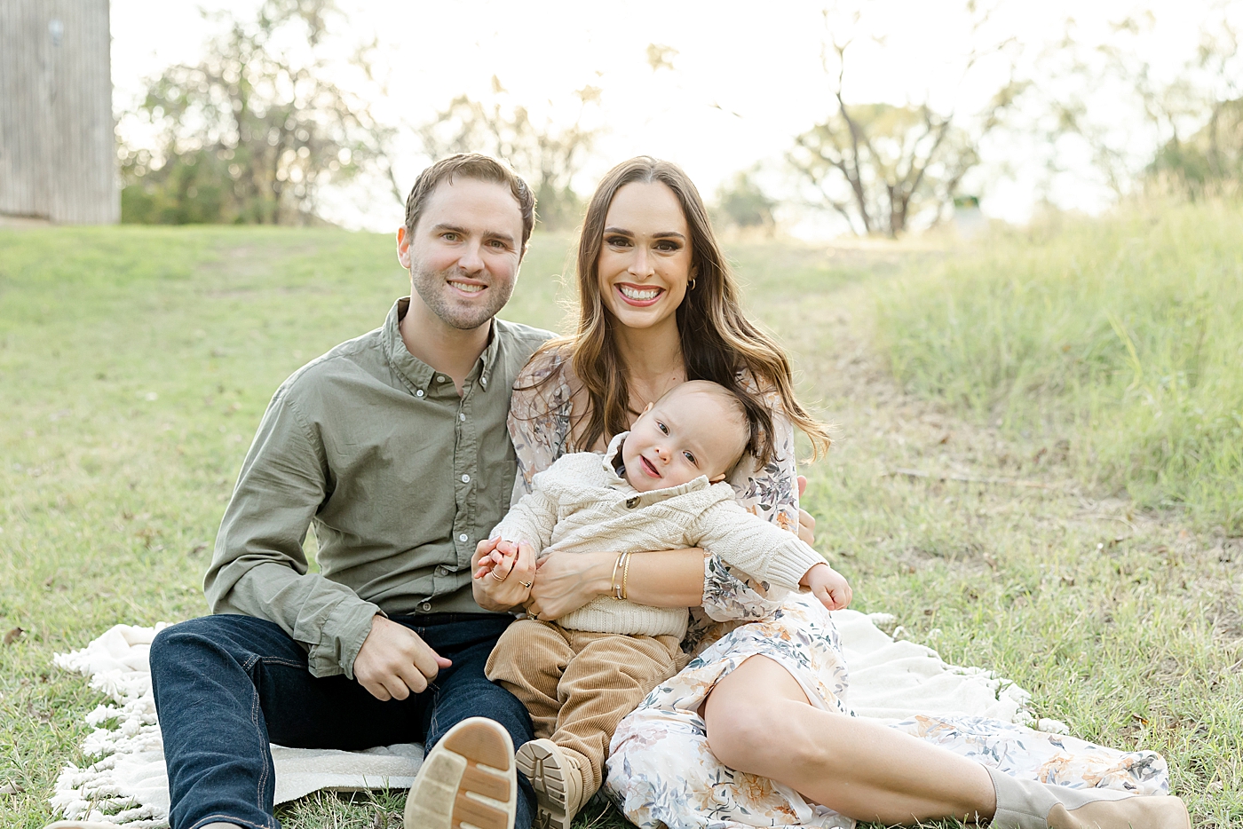 Mom and dad with their little boy during their Spring Family Sessions in Austin | Image by Sana Ahmed Photography