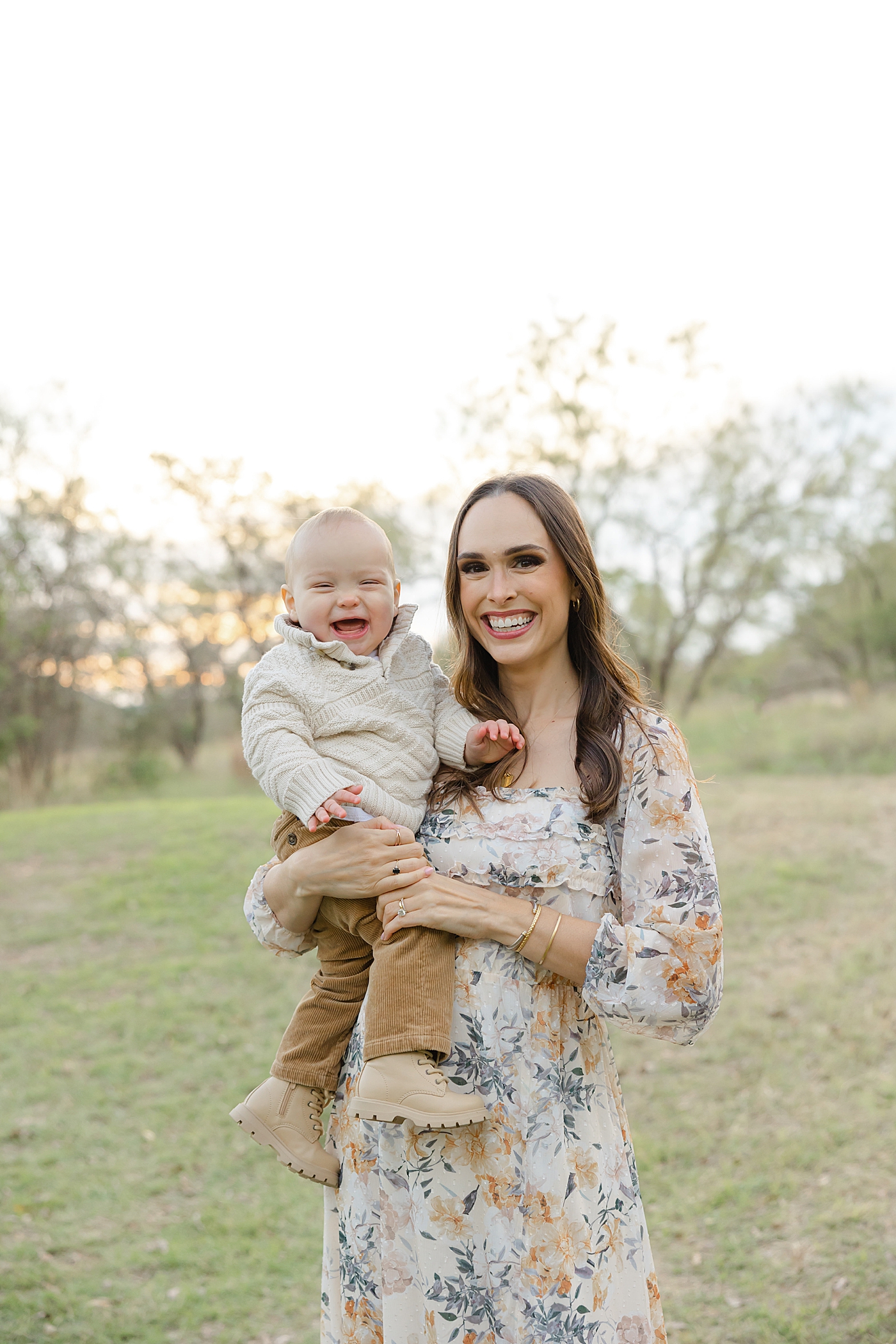 Mom and baby smiling during their Spring Family Sessions in Austin | Image by Sana Ahmed Photography